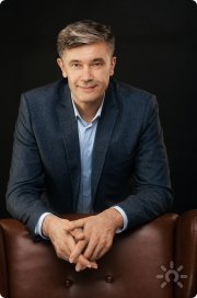Олег Сухарев