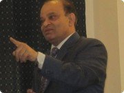 Профессор Дипак Бисария
