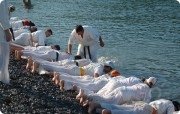 Каратисты отжимаюся лицом в&nbsp;воду