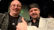 С участниками