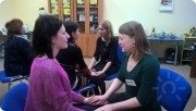 Проводит диагностику и&nbsp;устранение подсознательных блоков
