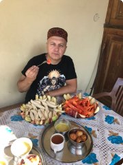 поедание индийского завтрака