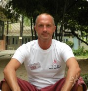 В 2008 году я&nbsp;получил квалификацию учителя хатха-йоги в&nbsp;организации British Wheel of&nbsp;Yoga