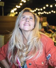 Екатерина КолесниковаМногодетная мама, любящая жена, успешный предприниматель-миллионер, профессиона