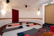 Зеркальный мини-зал 25&nbsp;м² и&nbsp;Овальный зал 30&nbsp;м² для занятий танцами, йогой, пилатесом, медитацией и&nbsp;телесными практиками