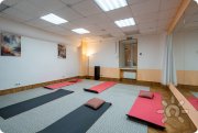Зеркальный мини-зал 25&nbsp;м² и&nbsp;Овальный зал 30&nbsp;м² для занятий танцами, йогой, пилатесом, медитацией и&nbsp;телесными практиками