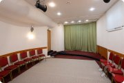 Зал&nbsp;— Овальный 30&nbsp;м² + 12&nbsp;м²&nbsp;— кухня = 42&nbsp;м²: для тренингов, различных занятий, мастер классов и&nbsp;деловых встреч