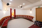 Зал&nbsp;— Овальный 30&nbsp;м² + 12&nbsp;м²&nbsp;— кухня = 42&nbsp;м²: для тренингов, различных занятий, мастер классов и&nbsp;деловых встреч