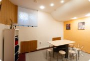 Зал&nbsp;— Овальный 30&nbsp;м² + 12&nbsp;м²&nbsp;— кухня = 42&nbsp;м²: для тренингов, различных занятий, мастер классов и&nbsp;деловых встреч