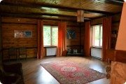 Зал с&nbsp;камином в&nbsp;доме