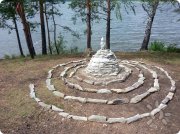 Памятник (постамент), посвящённый Алешеньке