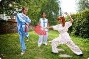 Фен Шао И&nbsp;с учениками_Меч, веер